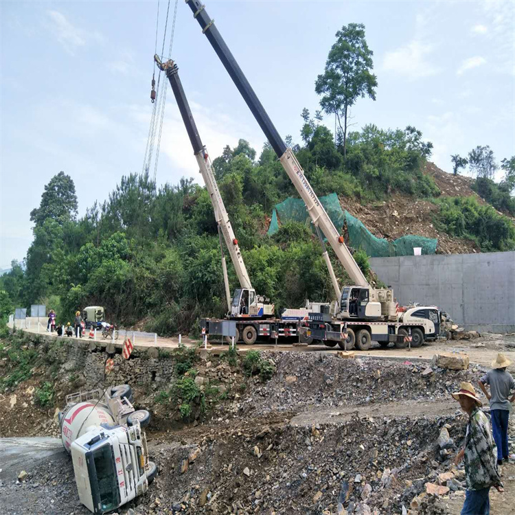 龙泉驿汽车掉沟里叫吊车救援要多少钱